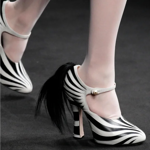 Gucci Runway Lesley Zebra Stripe Mary Jane Pumps Size 6.5 Two Tone Black Ivory